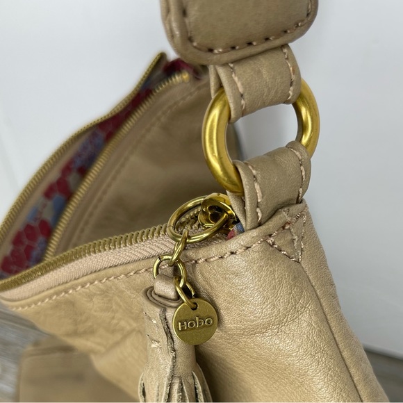 HOBO The Original Pebbled Leather Shoulder Bag Mushroom/Tan NWT - Picture 3 of 11